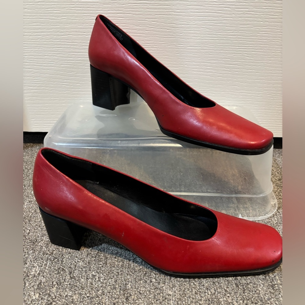Enzo Angiolini Beautiful Red Leather square toe Heels Pumps ITALY Sz 9.5